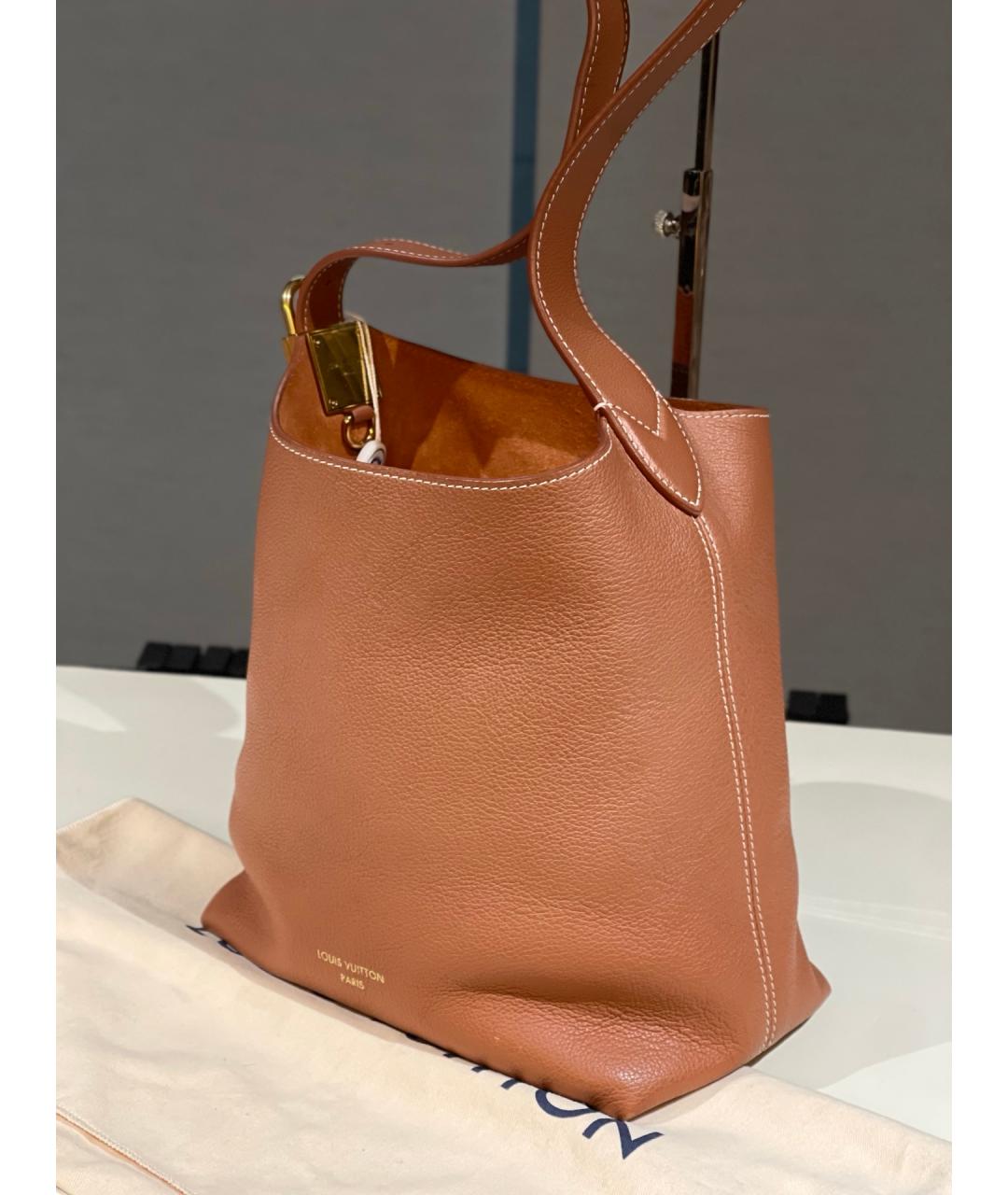 LOUIS VUITTON Коричневая кожаная сумка через плечо, фото 3