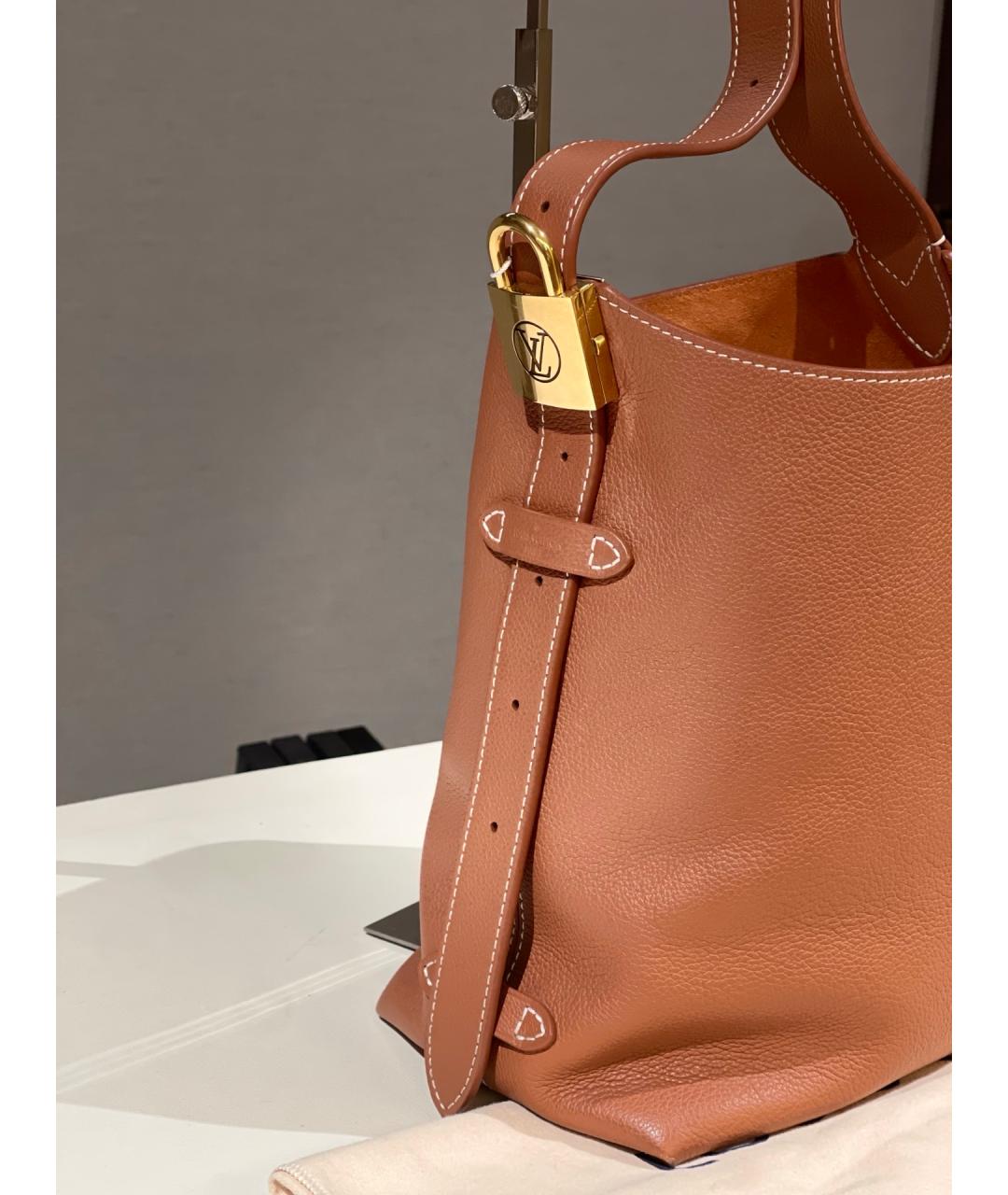 LOUIS VUITTON Коричневая кожаная сумка через плечо, фото 6