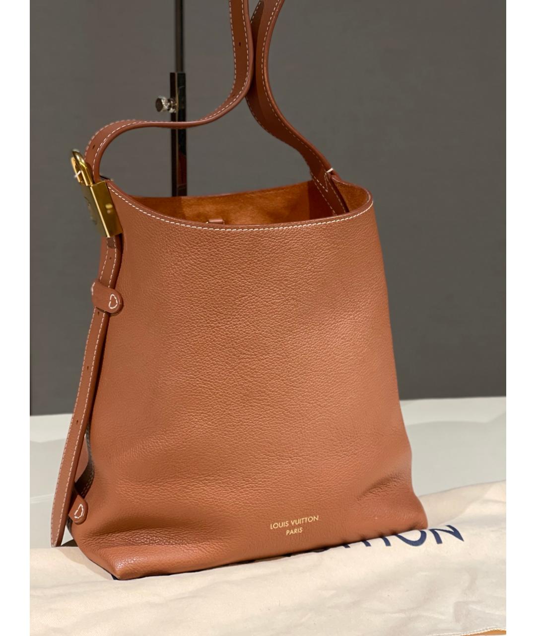 LOUIS VUITTON Коричневая кожаная сумка через плечо, фото 2