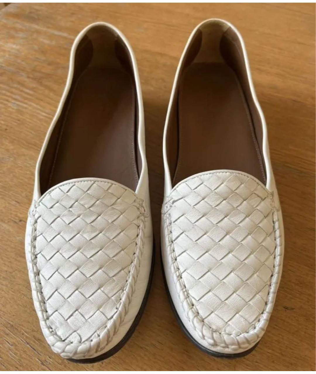 BOTTEGA VENETA Белые кожаные мокасины, фото 2