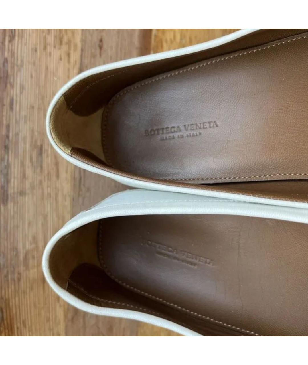 BOTTEGA VENETA Белые кожаные мокасины, фото 3