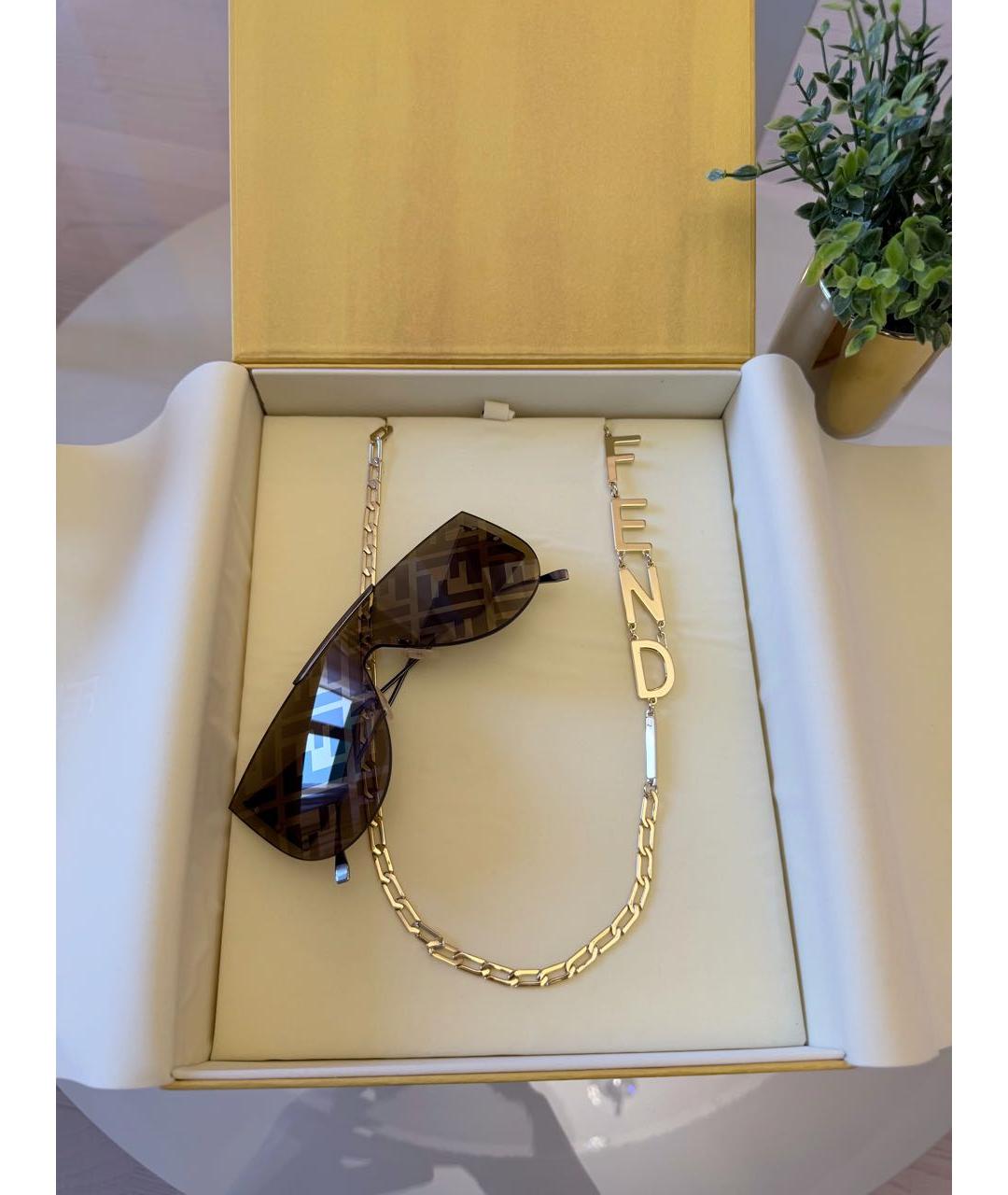 FENDI Золотой брелок, фото 2