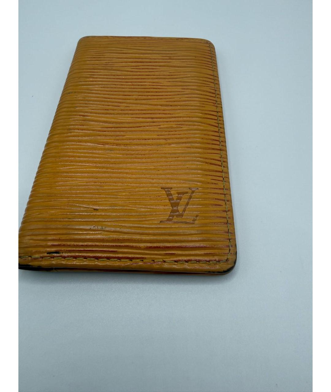 LOUIS VUITTON Горчичный кожаный кардхолдер, фото 3