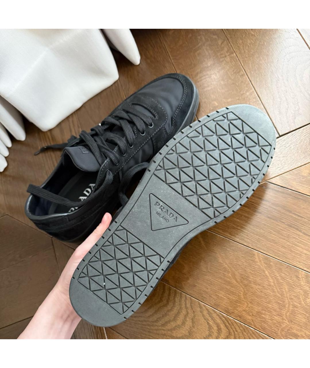 PRADA Черные замшевые низкие кроссовки / кеды, фото 4