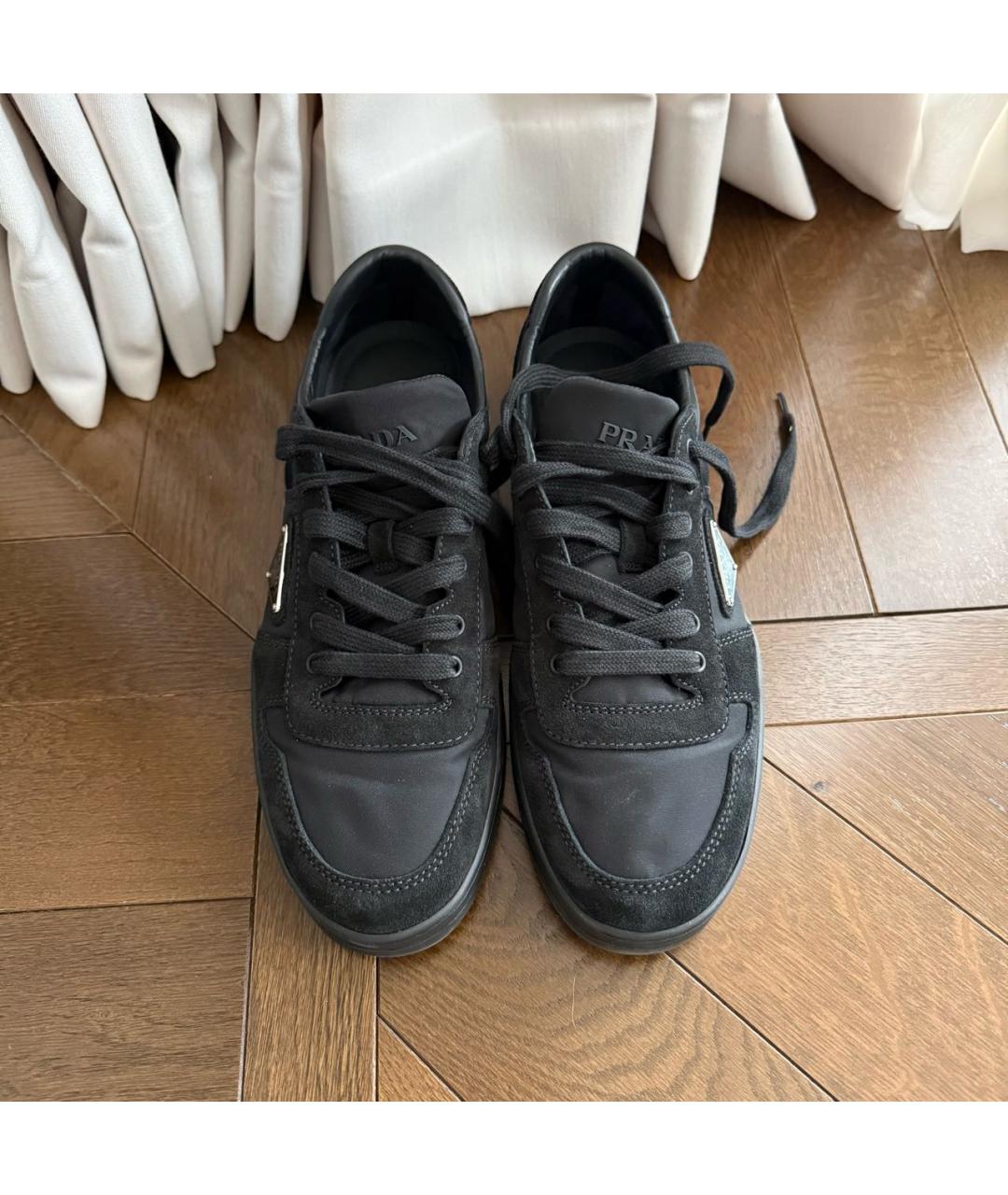 PRADA Черные замшевые низкие кроссовки / кеды, фото 2