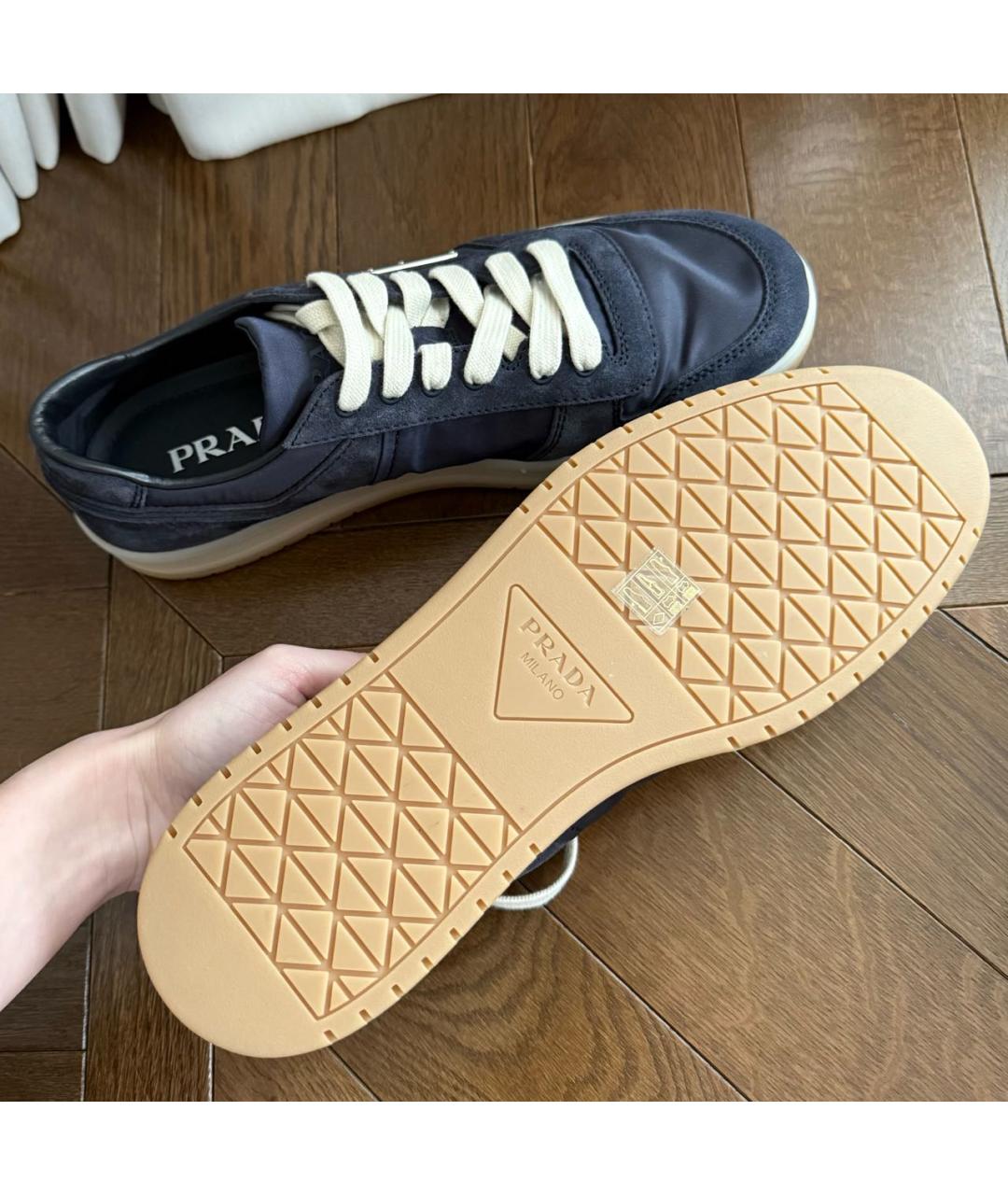 PRADA Темно-синие замшевые низкие кроссовки / кеды, фото 4