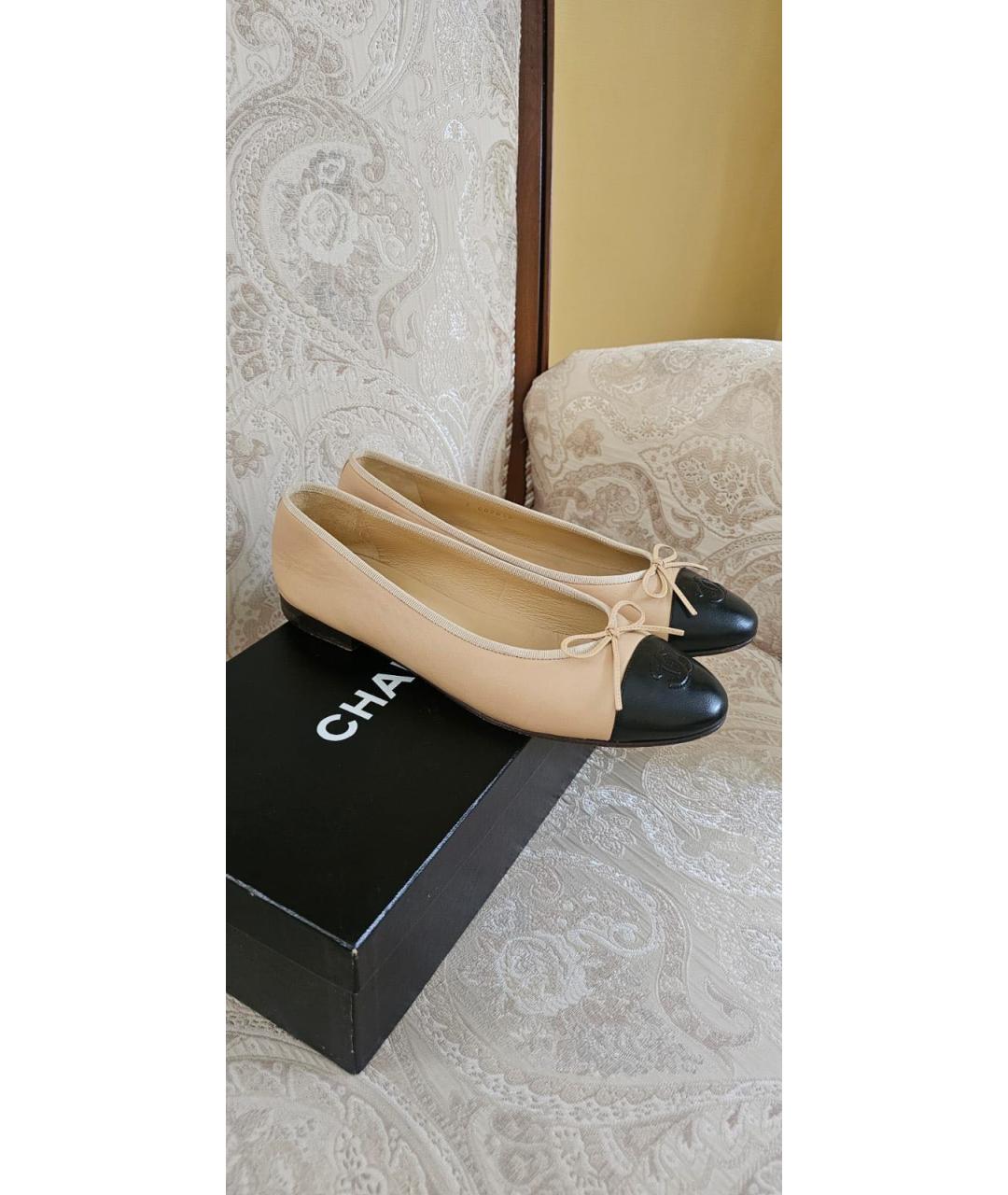 CHANEL Бежевые кожаные балетки, фото 2