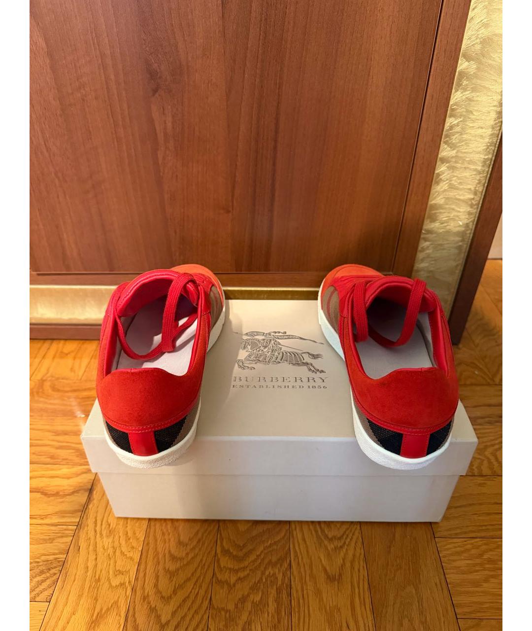 BURBERRY Красные текстильные низкие кроссовки / кеды, фото 4