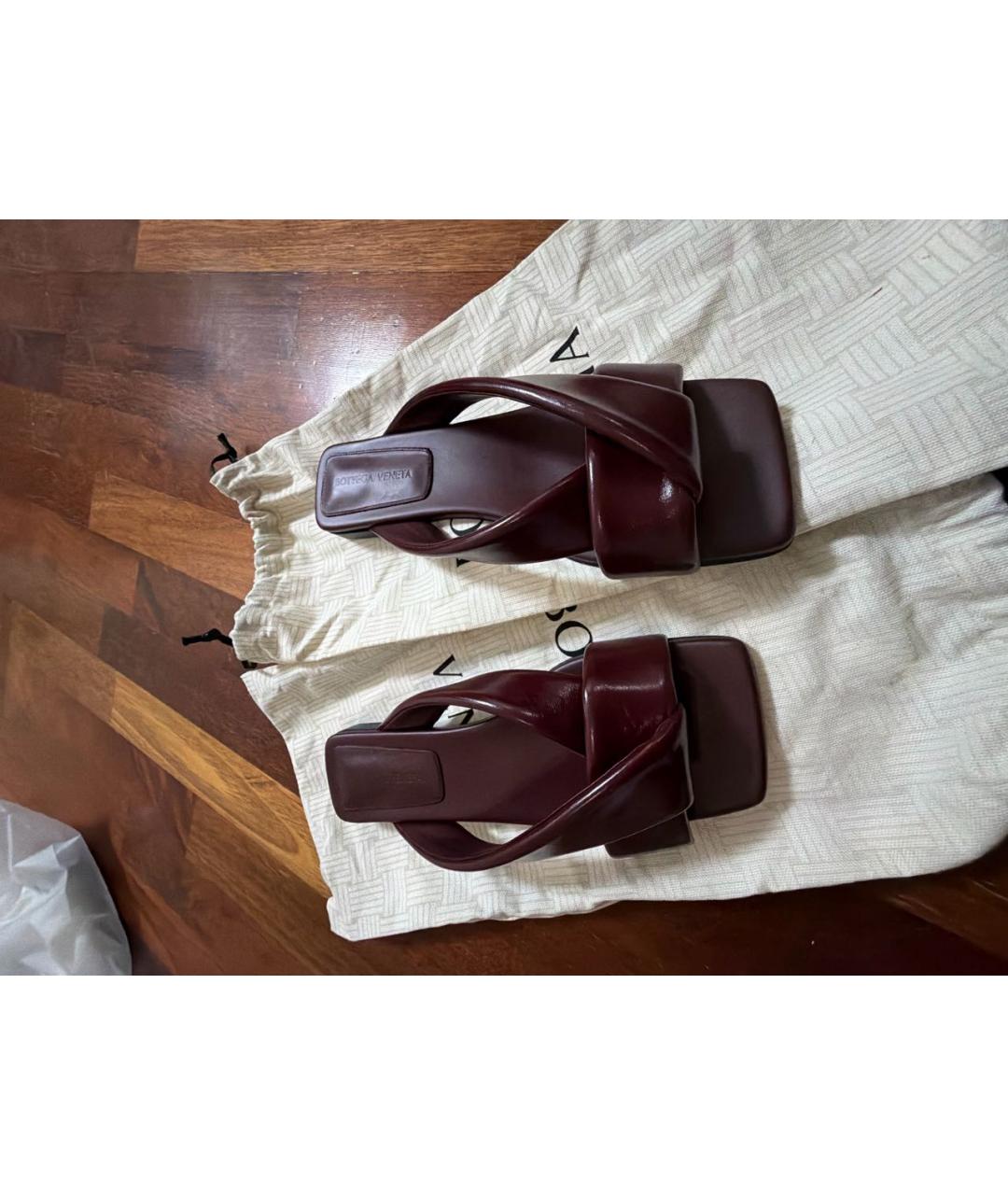 BOTTEGA VENETA Бордовые кожаные сандалии, фото 2