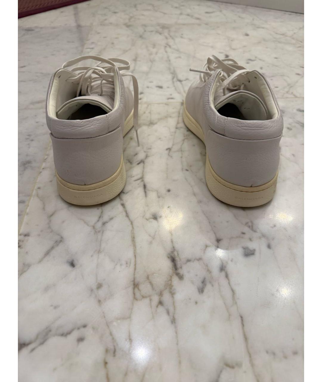BALENCIAGA Белые кожаные низкие кроссовки / кеды, фото 3