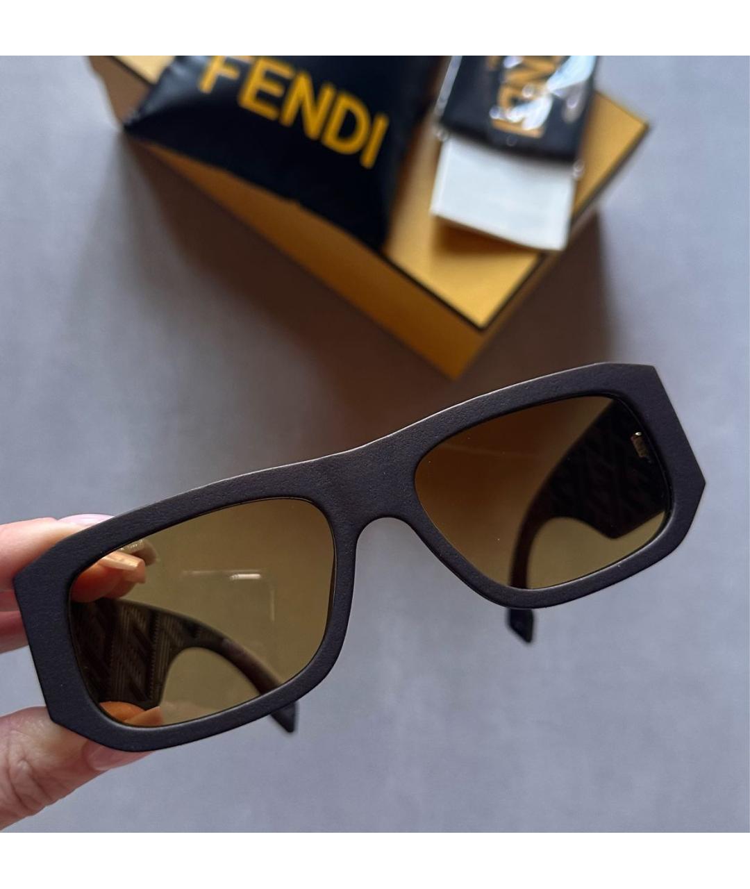 FENDI Антрацитовые пластиковые солнцезащитные очки, фото 4