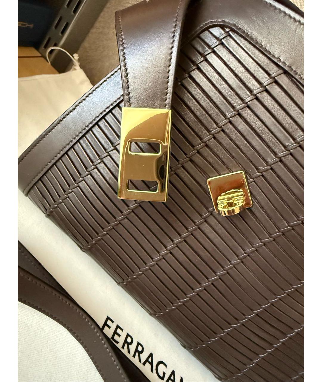 FERRAGAMO Коричневая кожаная сумка через плечо, фото 7