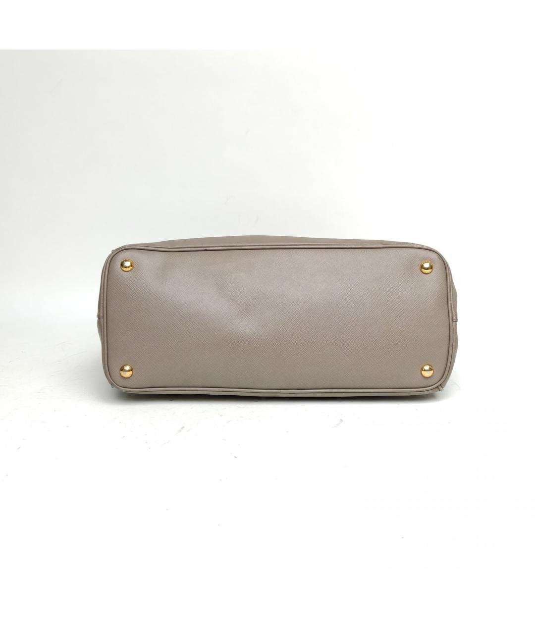 PRADA Серая кожаная сумка с короткими ручками, фото 6
