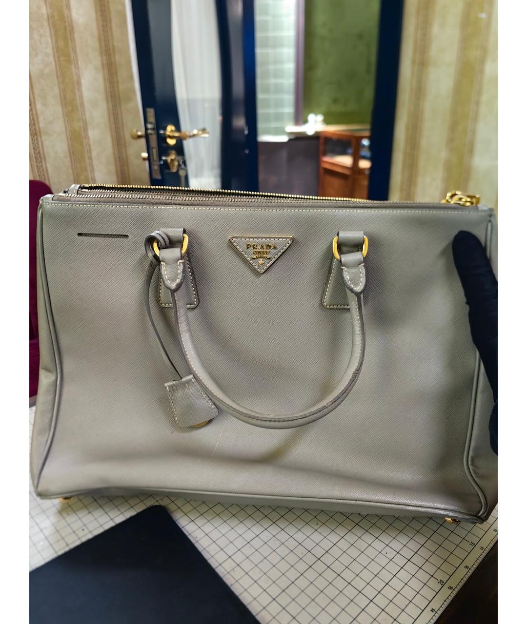 PRADA Серая кожаная сумка с короткими ручками, фото 9