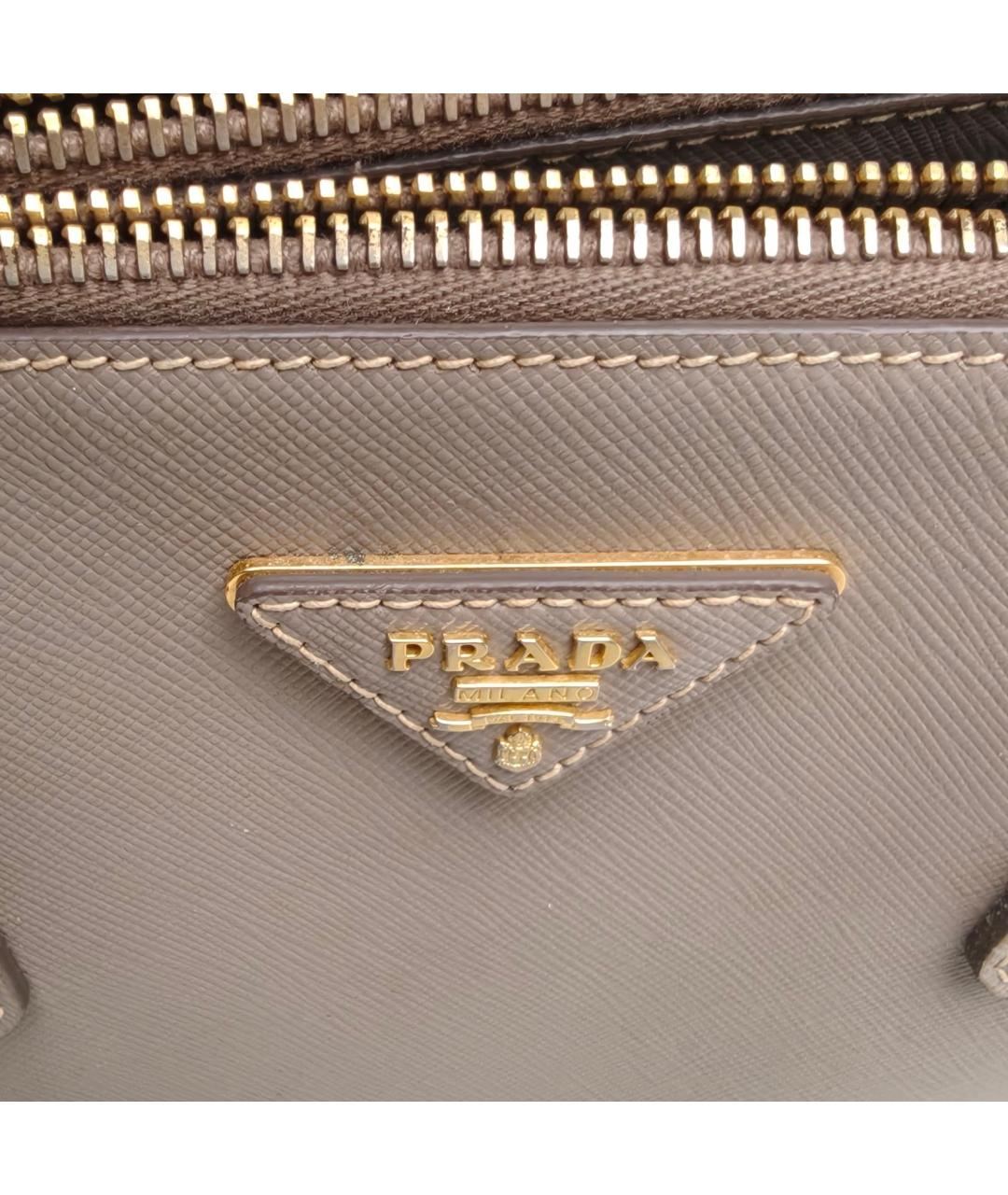 PRADA Серая кожаная сумка с короткими ручками, фото 8