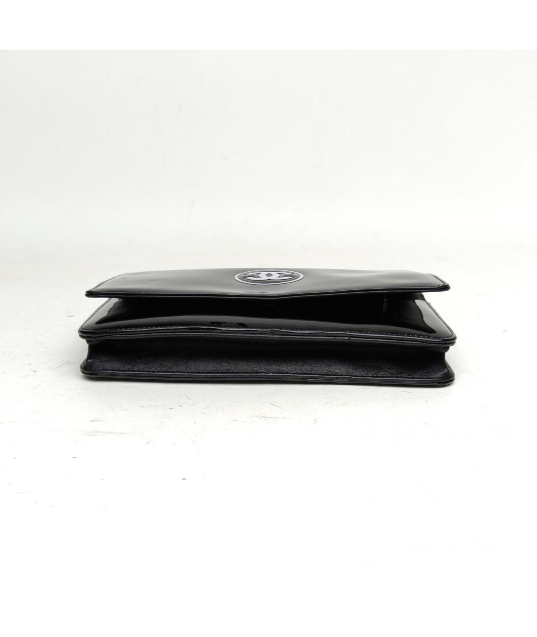 CHANEL Черная сумка через плечо из лакированной кожи, фото 6