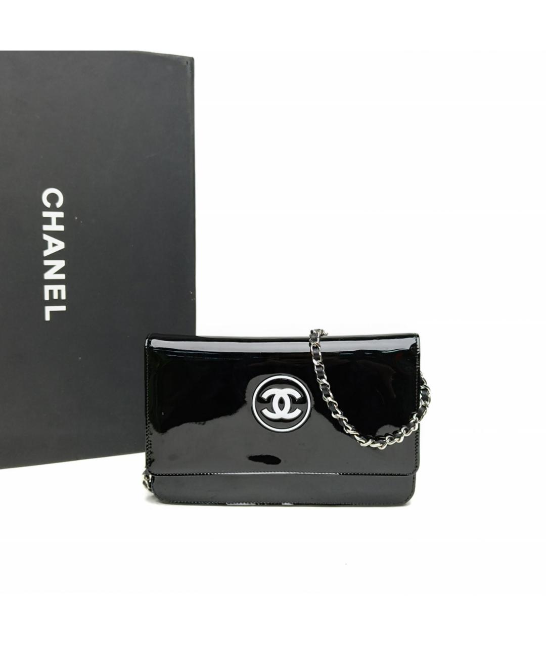 CHANEL Черная сумка через плечо из лакированной кожи, фото 8