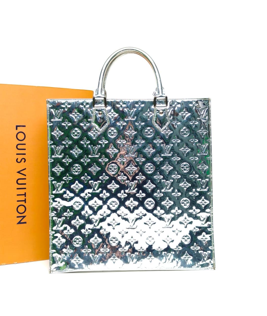 LOUIS VUITTON Серебряная сумка тоут из лакированной кожи, фото 9