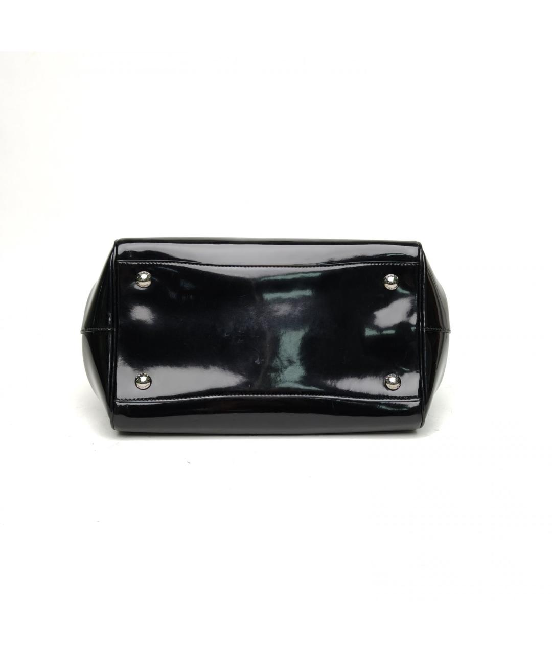 PRADA Черная сумка с короткими ручками из лакированной кожи, фото 6