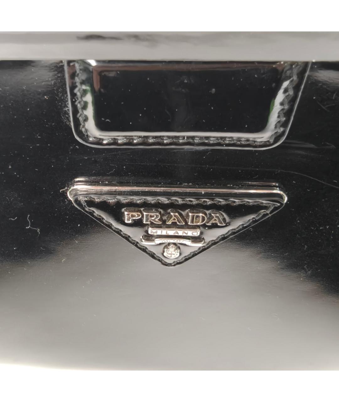 PRADA Черная сумка с короткими ручками из лакированной кожи, фото 8
