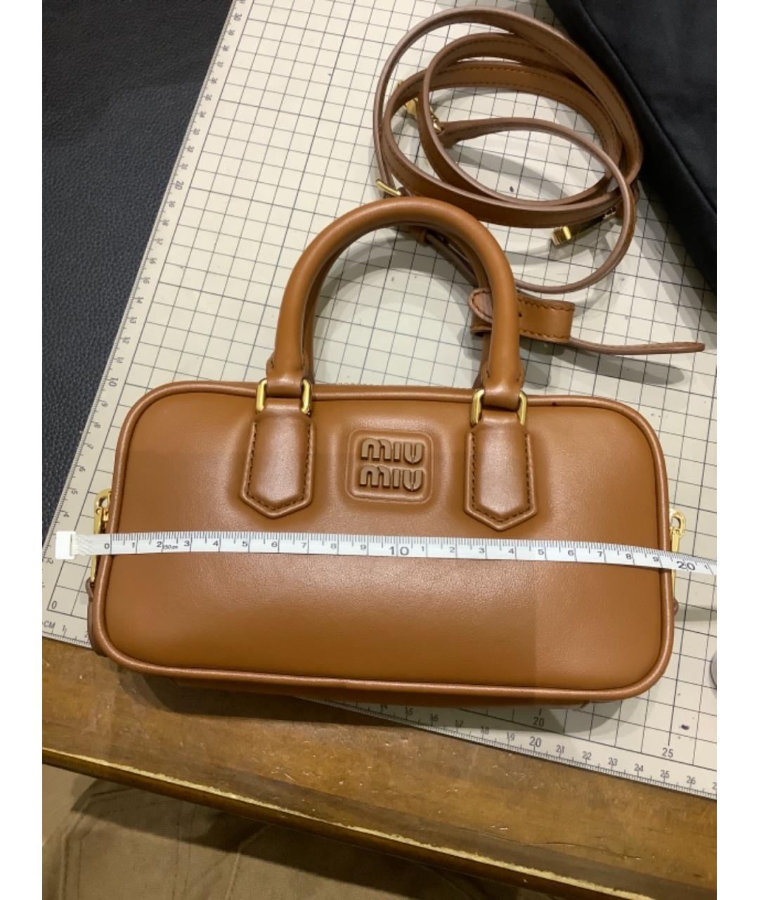 MIU MIU Коричневая кожаная сумка с короткими ручками, фото 7