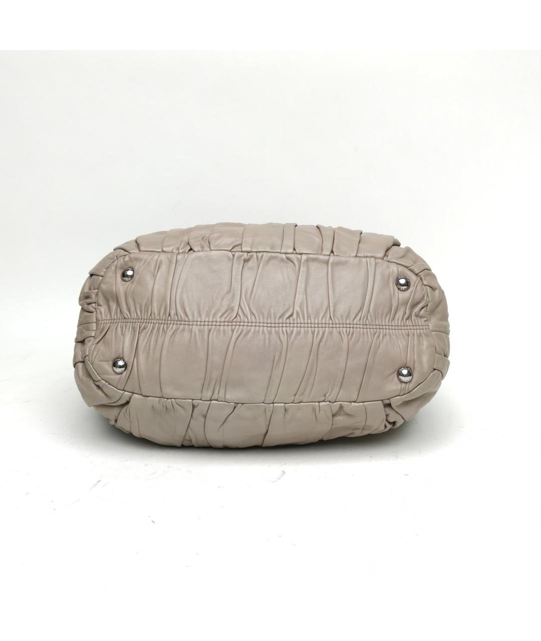 PRADA Серая кожаная сумка через плечо, фото 6