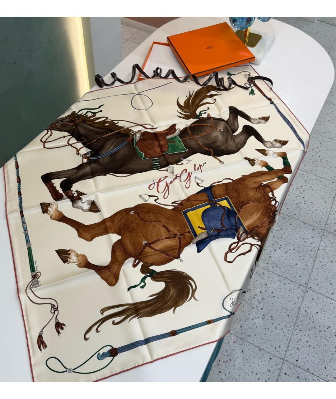 HERMES Бежевый шелковый платок, фото 2