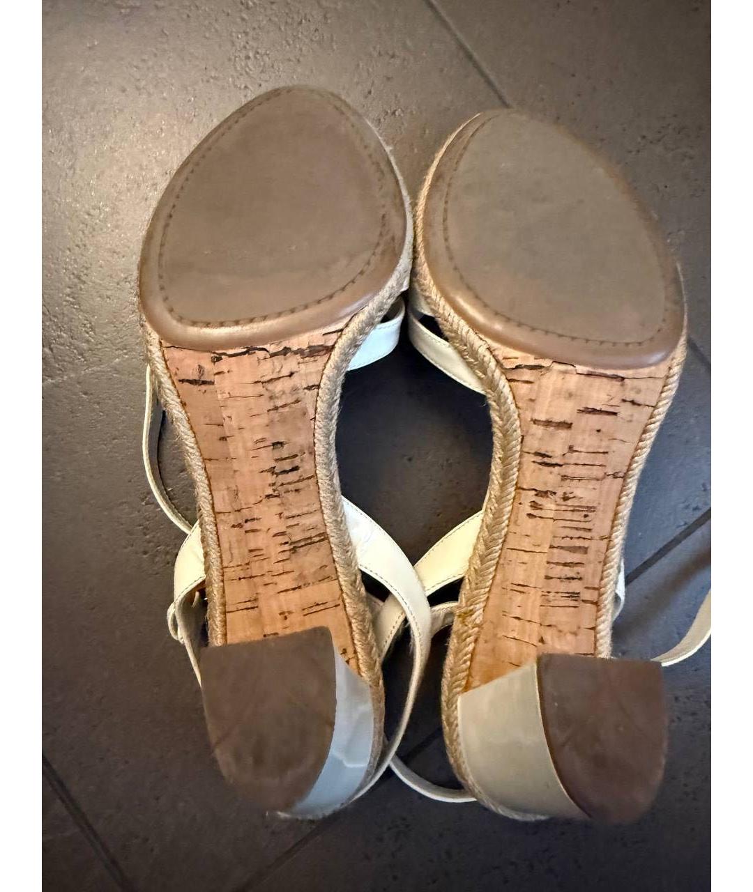 PRADA Бежевые босоножки из лакированной кожи, фото 4