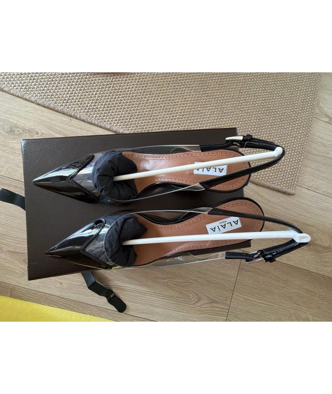 ALAIA Черные лодочки на низком каблуке из лакированной кожи, фото 3