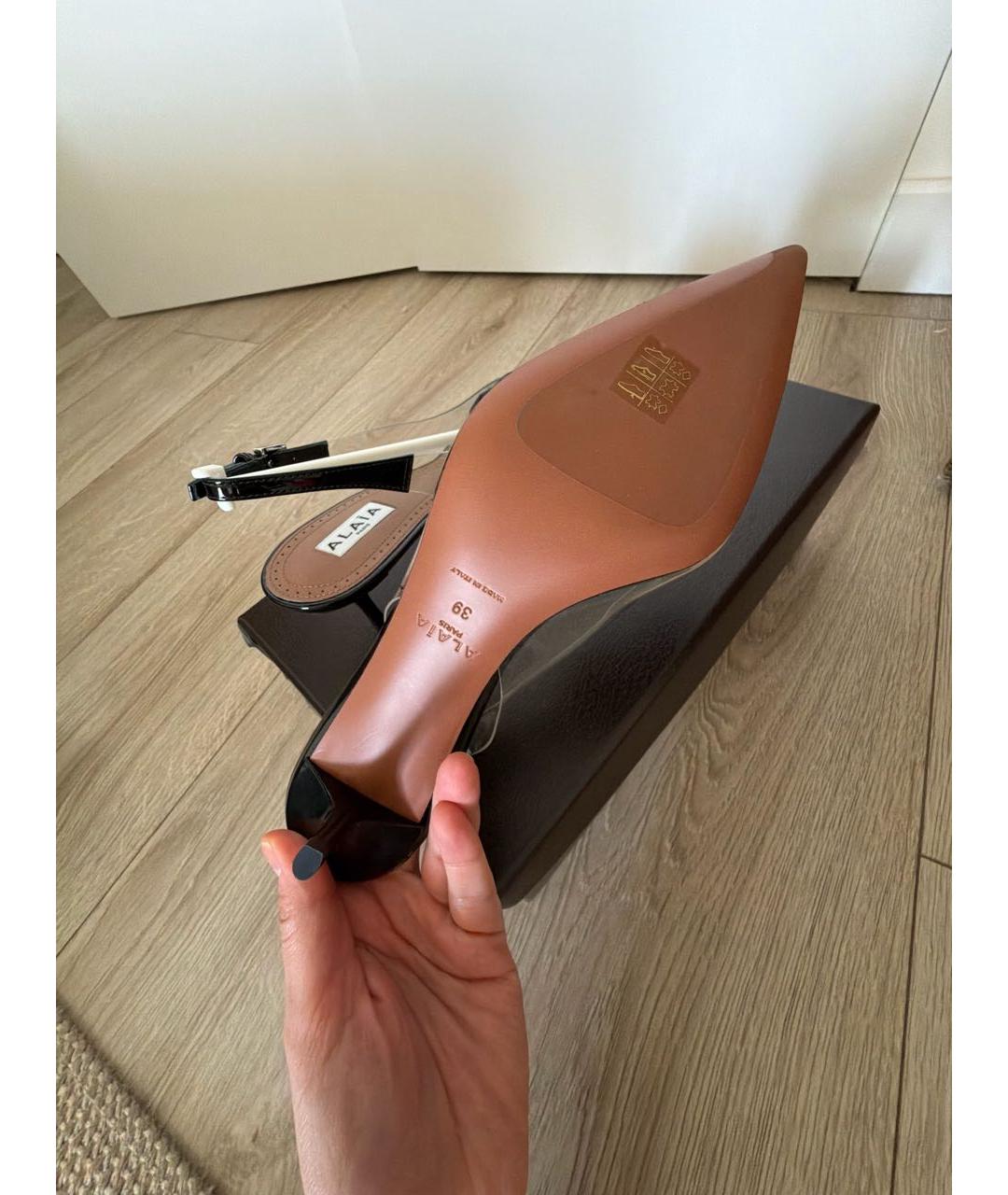 ALAIA Черные лодочки на низком каблуке из лакированной кожи, фото 6