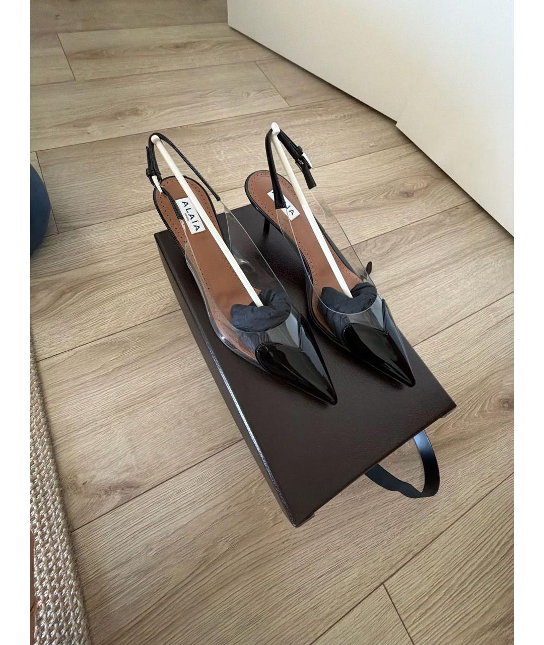 ALAIA Черные лодочки на низком каблуке из лакированной кожи, фото 7