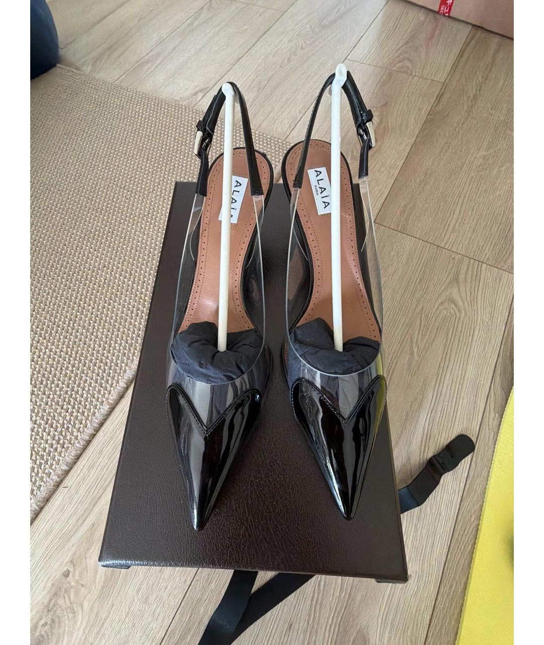 ALAIA Черные лодочки на низком каблуке из лакированной кожи, фото 2