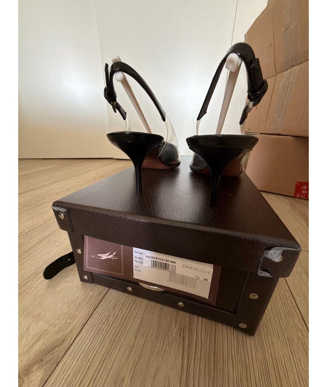 ALAIA Черные лодочки на низком каблуке из лакированной кожи, фото 4