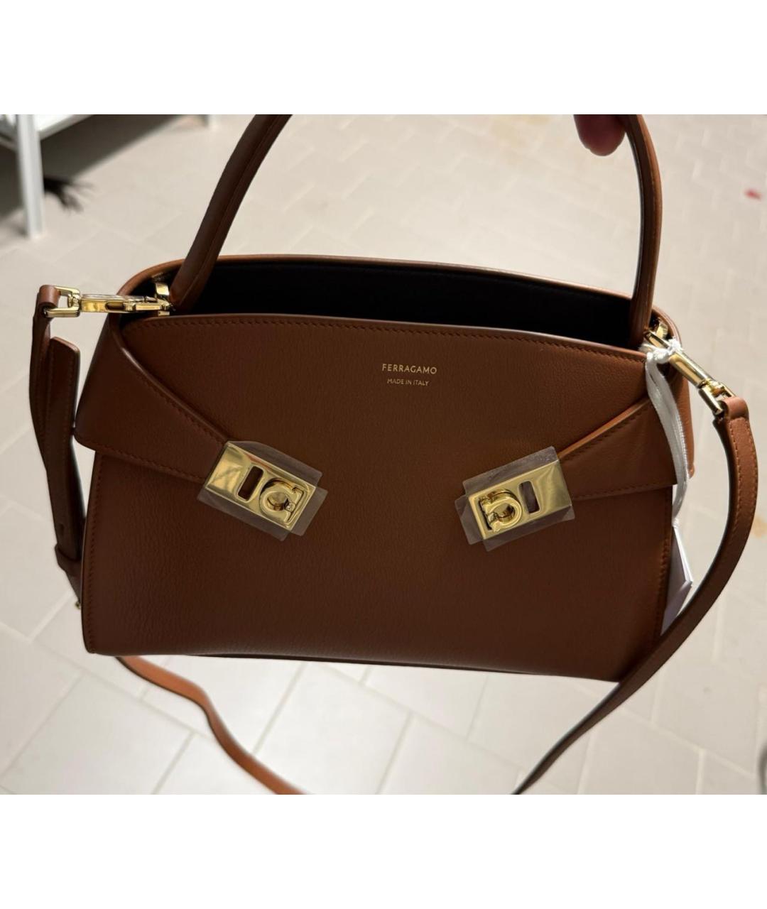 FERRAGAMO Коричневая кожаная сумка с короткими ручками, фото 6