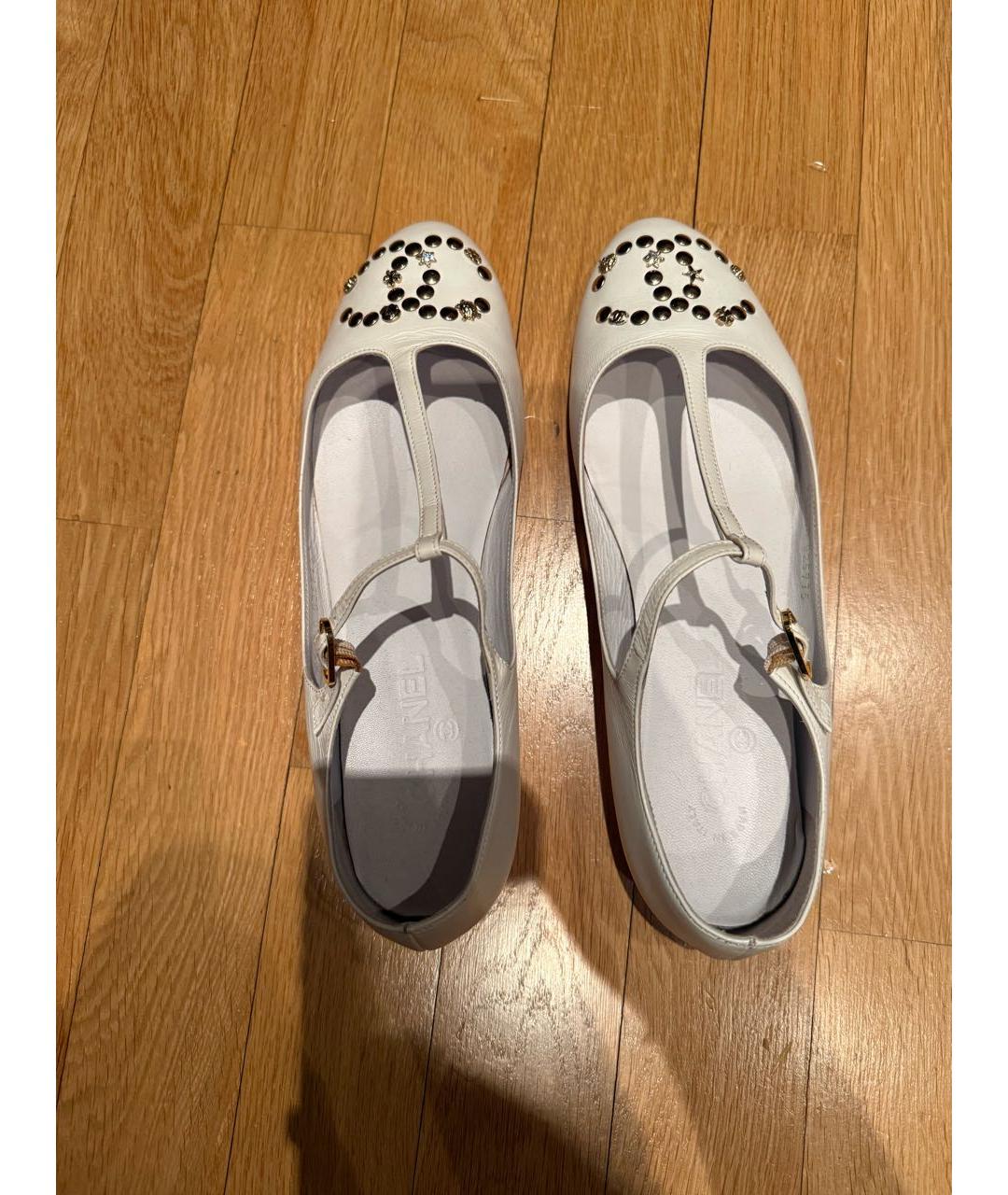 CHANEL Белые кожаные балетки, фото 3