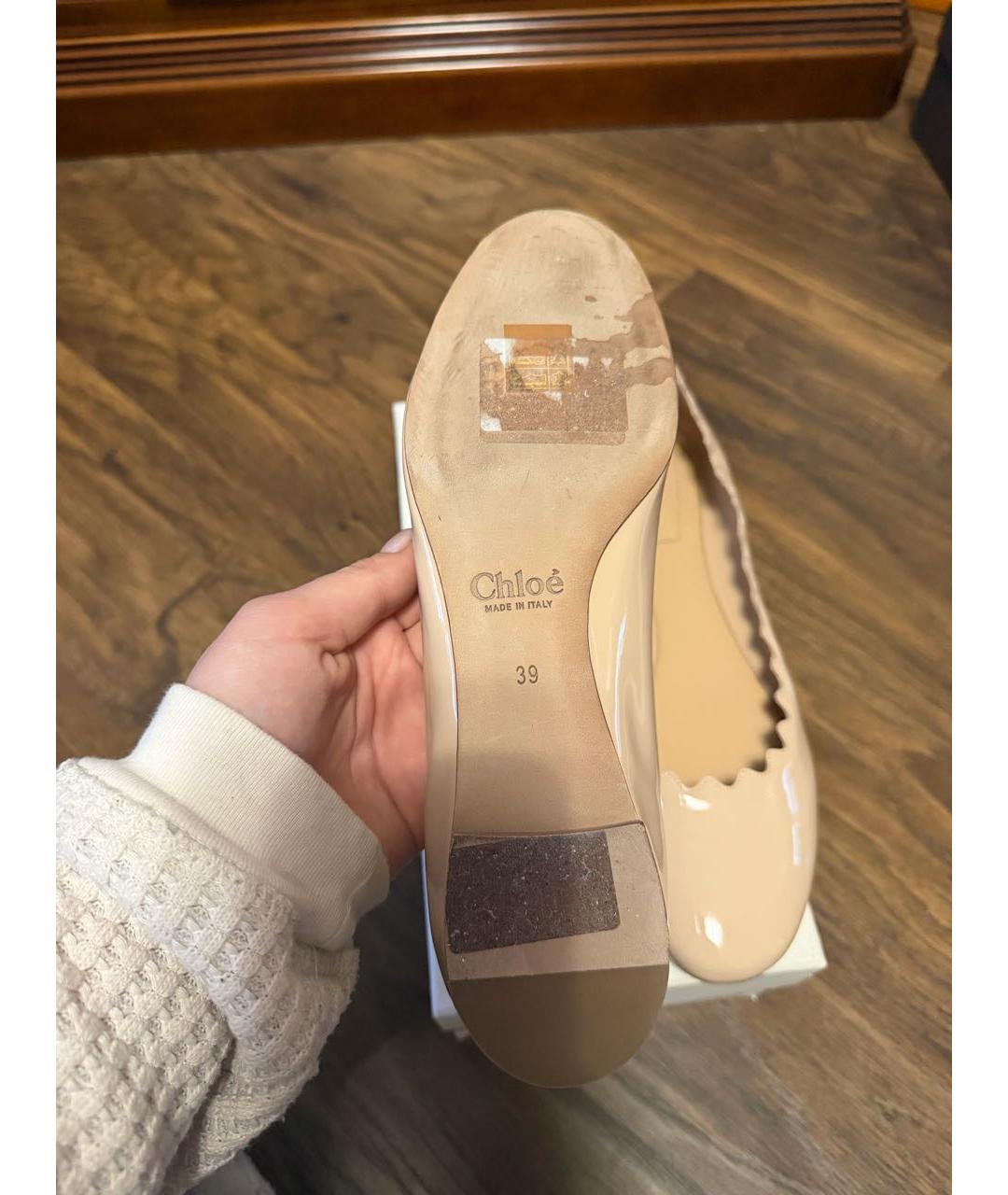 CHLOE Бежевые балетки из лакированной кожи, фото 7