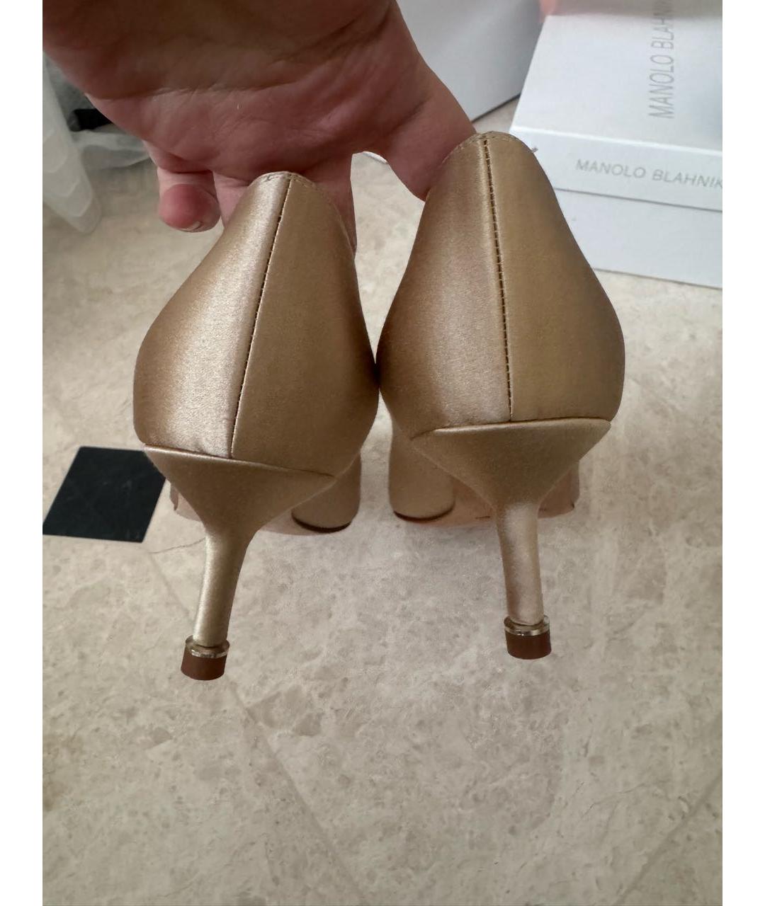 MANOLO BLAHNIK Бежевые текстильные лодочки на низком каблуке, фото 3