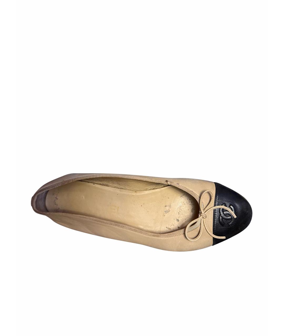 CHANEL Бежевые кожаные балетки, фото 1