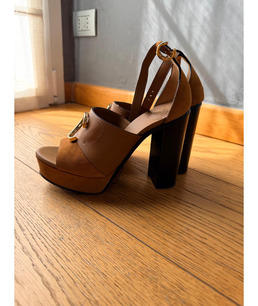 CHLOE Горчичные замшевые босоножки, фото 7