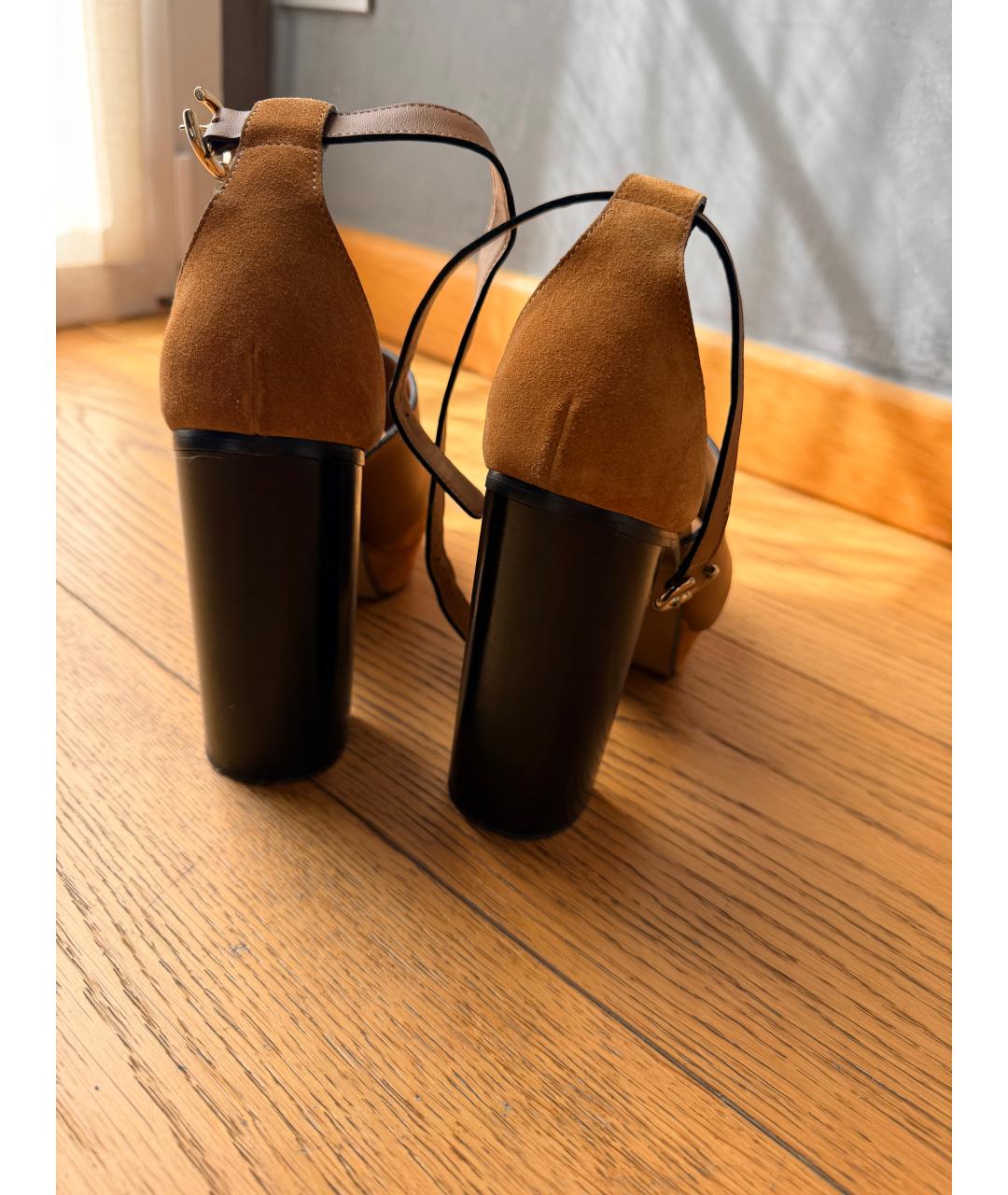 CHLOE Горчичные замшевые босоножки, фото 3