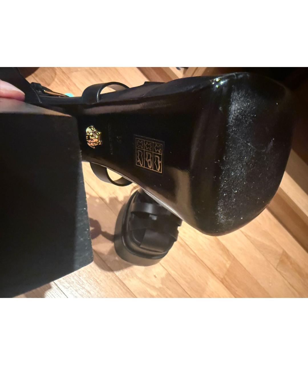 VERSACE Черные кожаные босоножки, фото 5