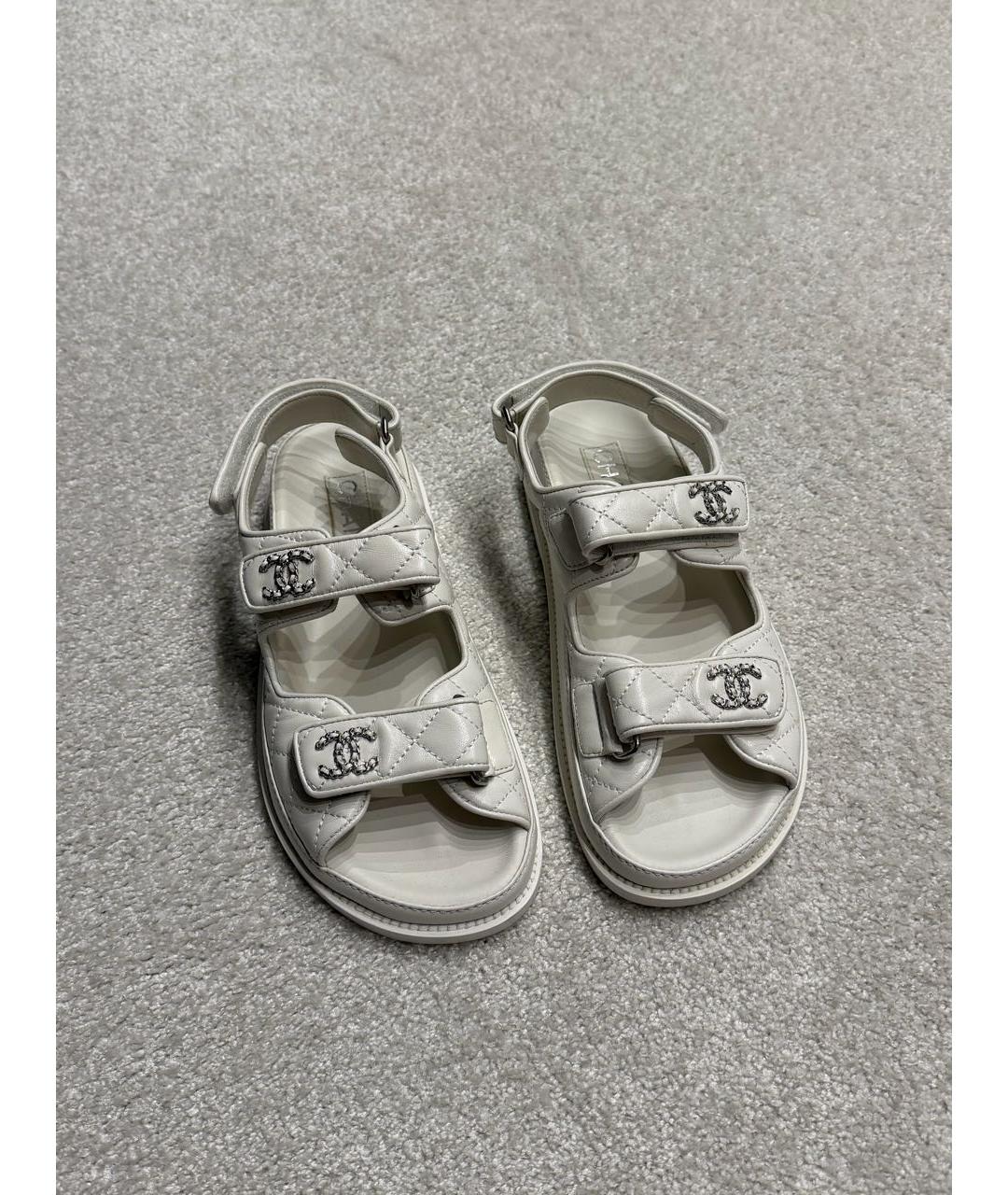 CHANEL Белые кожаные сандалии, фото 2