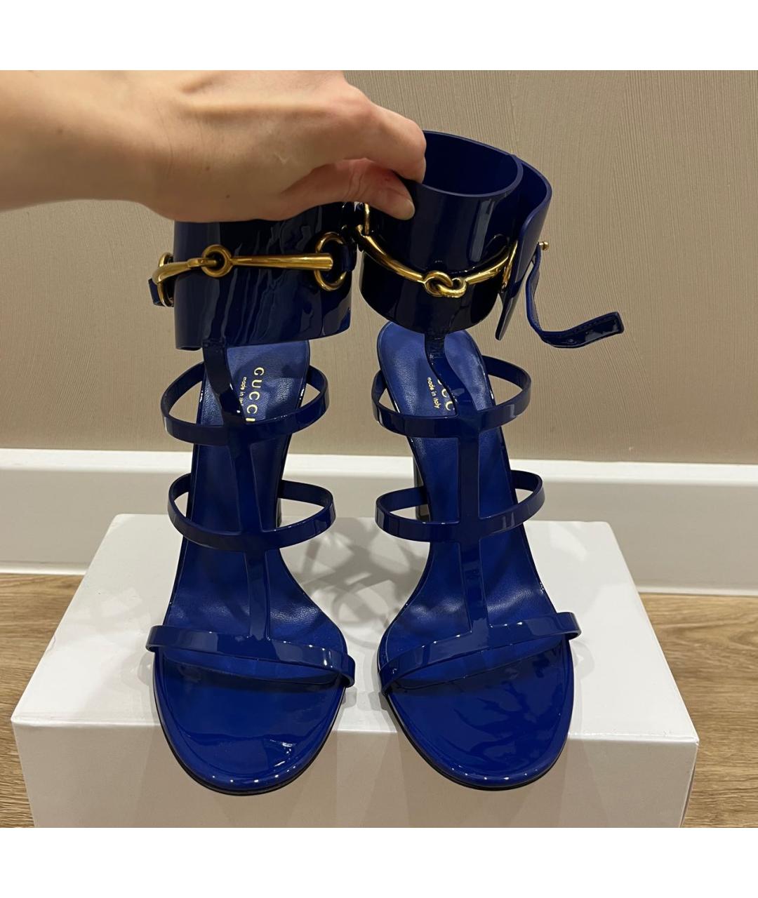GUCCI Синие босоножки из лакированной кожи, фото 2