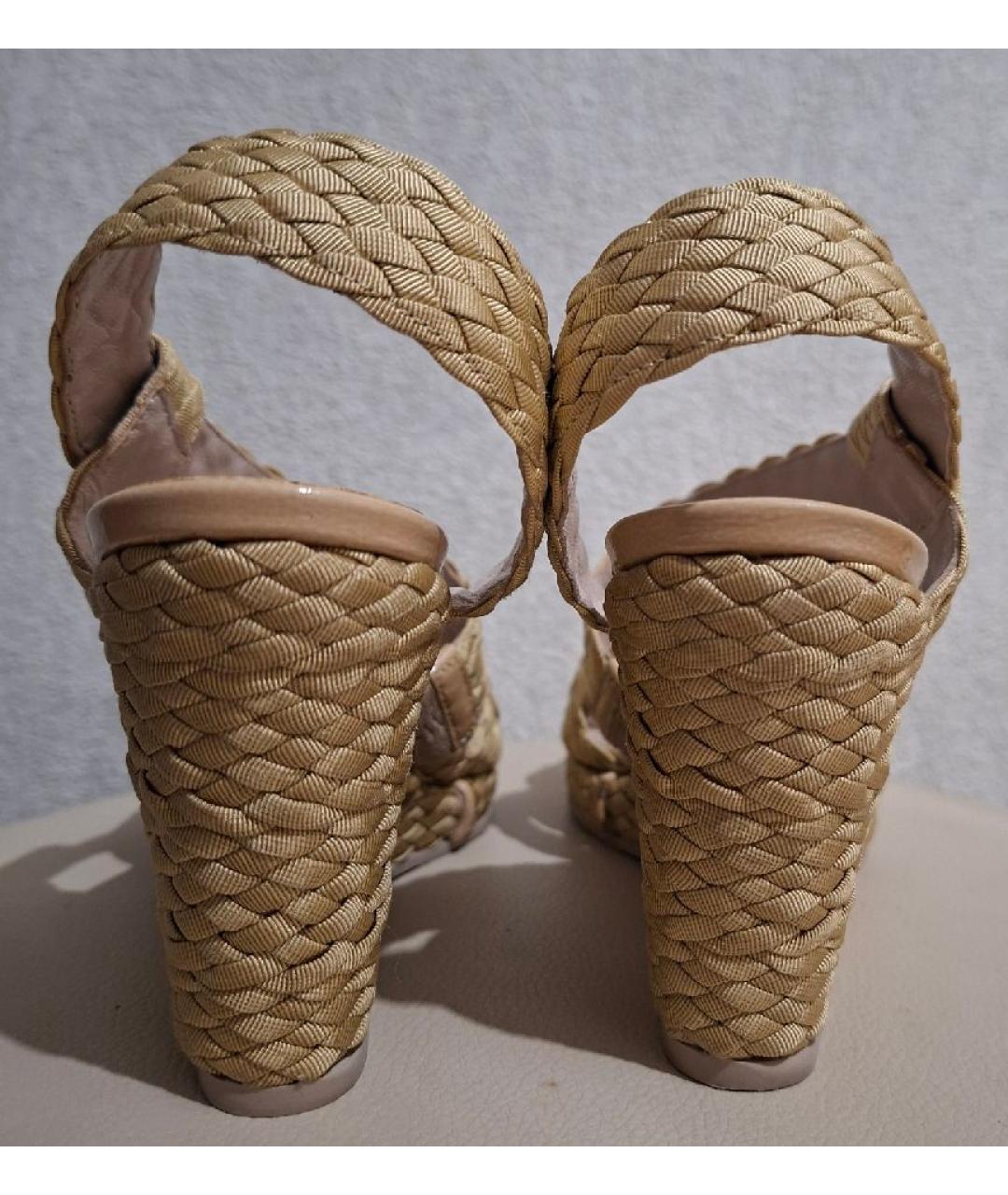 FERRAGAMO Бежевые текстильные босоножки, фото 4