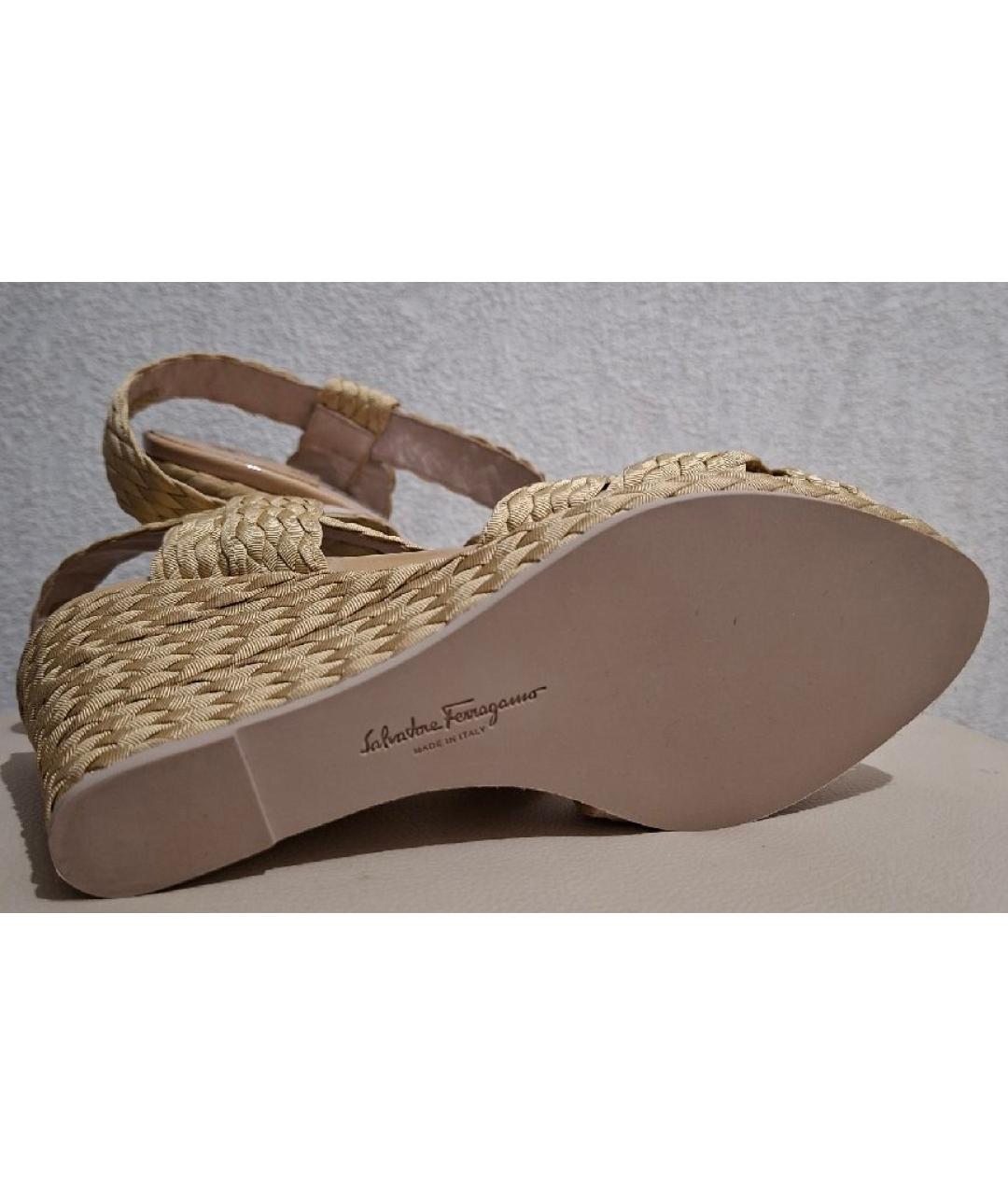 FERRAGAMO Бежевые текстильные босоножки, фото 5