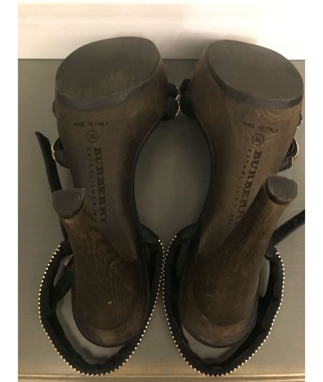 BURBERRY Золотые кожаные босоножки, фото 4