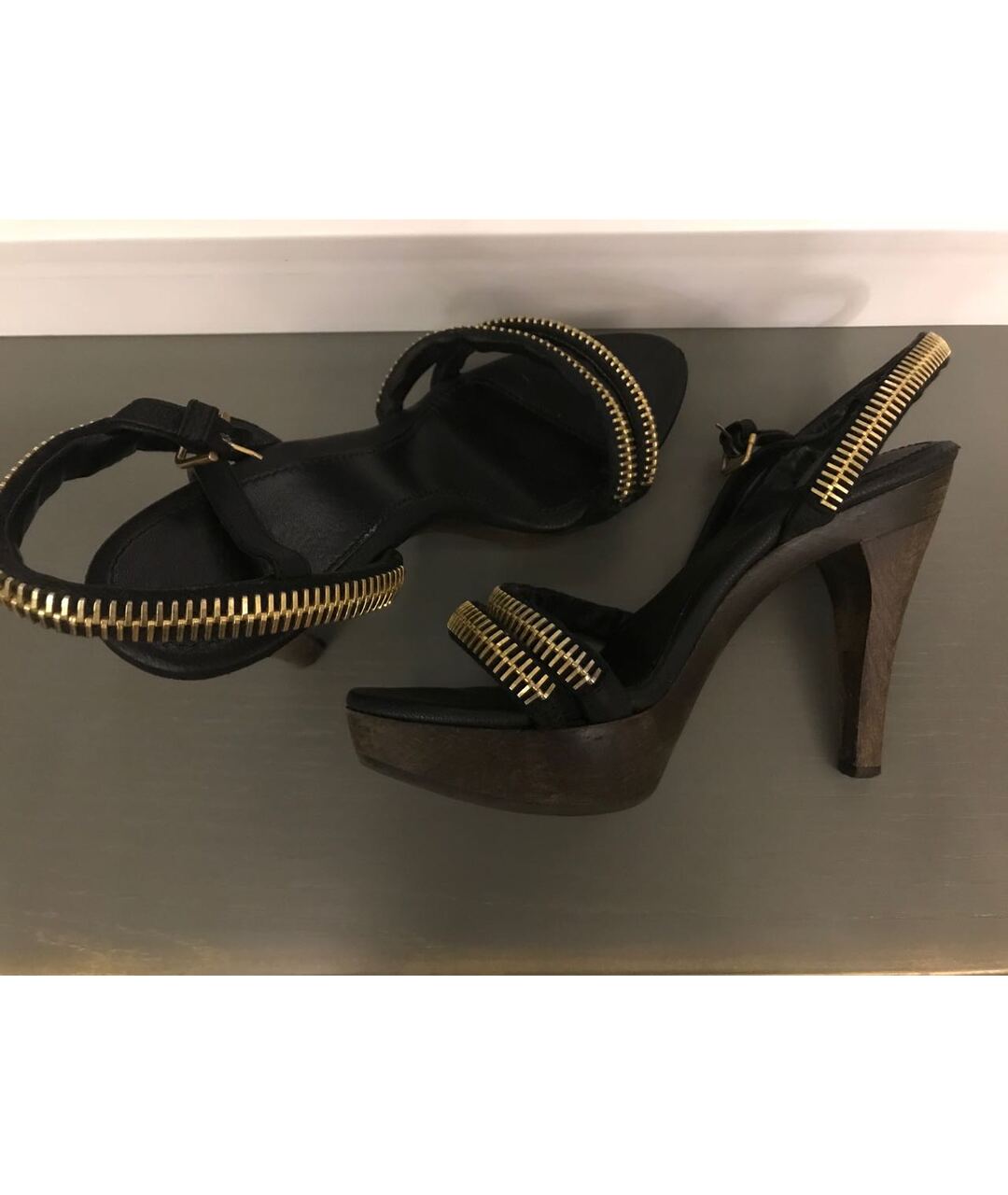 BURBERRY Золотые кожаные босоножки, фото 6