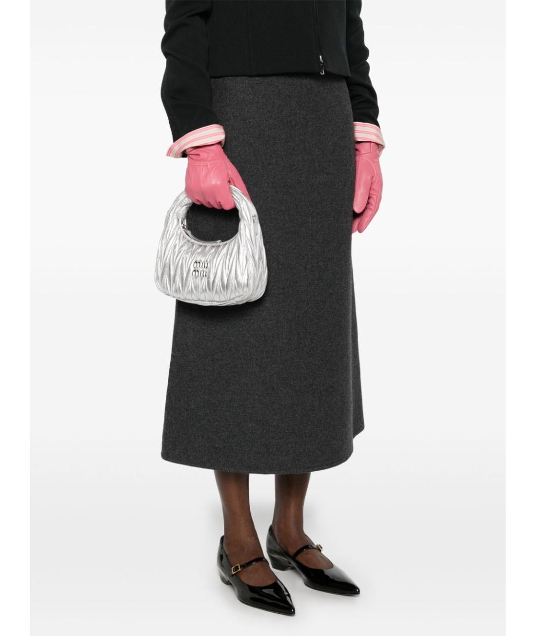 MIU MIU Серебряная кожаная сумка с короткими ручками, фото 5