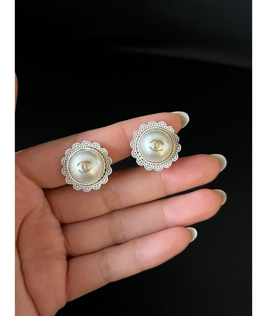 CHANEL Белые серьги, фото 3