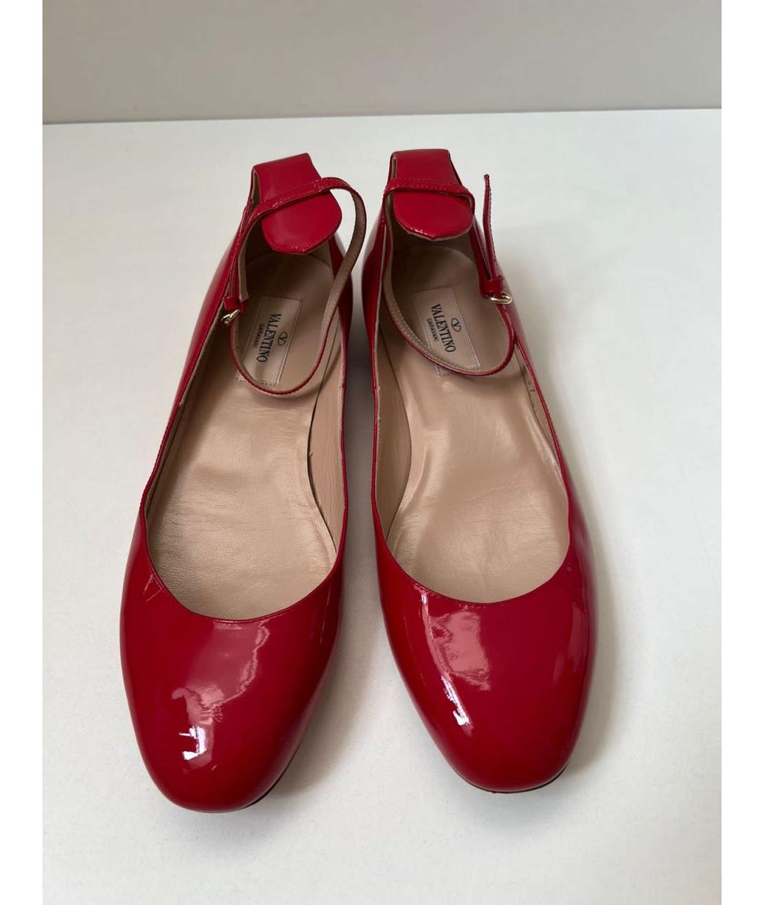 VALENTINO Красные босоножки из лакированной кожи, фото 2